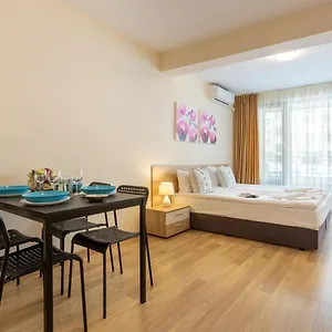 Flora Apartment